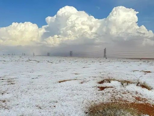 Snow covers the desert, heavy snowfall first time in Saudi Arabia