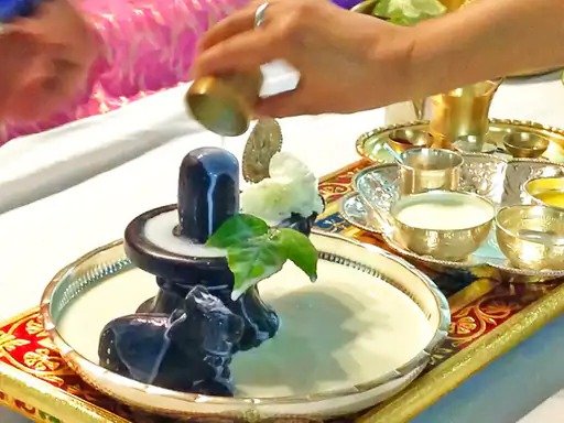 The glory of regularly offering water to Shivlinga