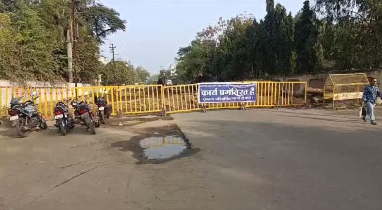 Mp News: बड़वानी में सड़क निर्माण से यातायात प्रभावित, वन-वे व्यवस्था से बढ़ा दबाव