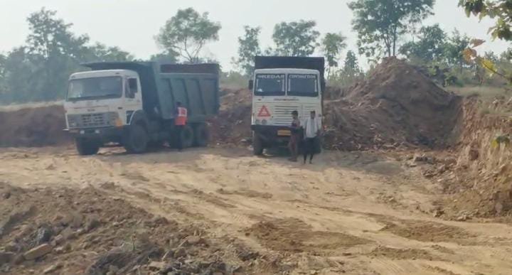 बैतूल में अवैध मुरम उत्खनन पर बड़ी कार्रवाई, 2 डंपर और 1 जेसीबी जब्त