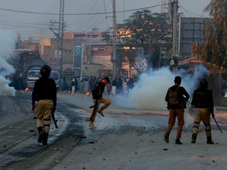 Pakistan Bomb Blast:  हमले से एक बार फिर दहला पाकिस्तान,17 सैनिकों की मौत