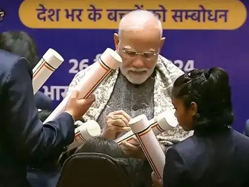 Brave Children Day in Delhi 17 children receive awards 