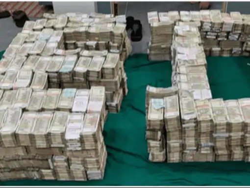 ED raids at 7 places in Ahmedabad-Mumbai