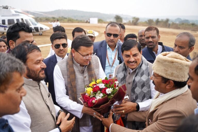 सागर: सीएम मोहन यादव और उत्तराखंड के सीएम पुष्कर धामी का भव्य स्वागत