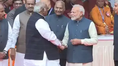 भीमराव आंबेडकर की पुण्यतिथि कार्यक्रम में मिले खरगे और PM मोदी