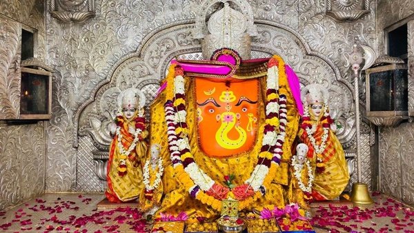 इंदौर खजराना गणेश मंदिर की दान-पेटियों से निकले 75 लाख रुपए 