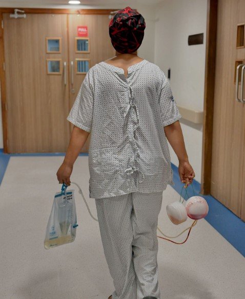 HINA KHAN POSTED PICTURES FROM HOSPITAL