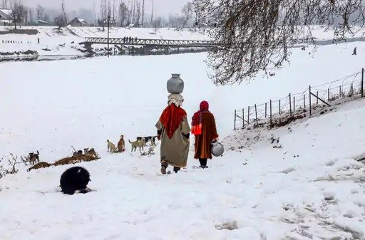 Snowfall in 3 states tap water turns to ice in Srinagar