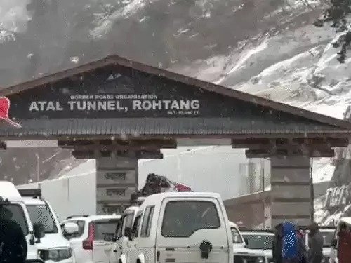 Snowfall in himalay atal tunnel rohtang closed again IMD Alert