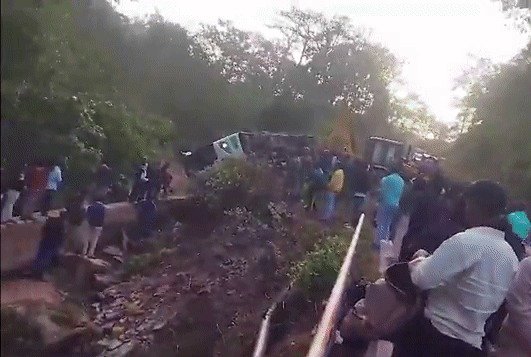 UP devotees bus accident in odisha 4 died 30 injured