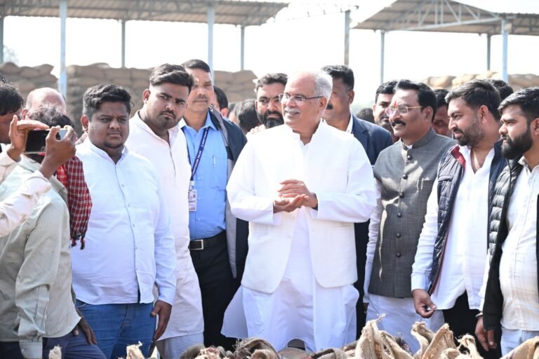 CG News: कांग्रेस का 'धान खरीदी चलो' अभियान जारी, पूर्व CM भूपेश बघेल ने केंद्रों की अव्यवस्था पर साधा निशाना