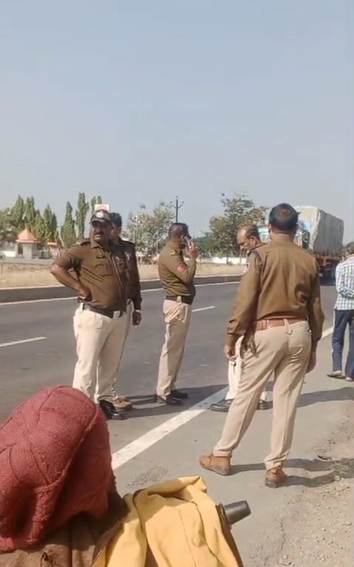 धार में मानवता शर्मसार: नवजात को सड़क पर फेंका, वाहन की चपेट में आकर मौत