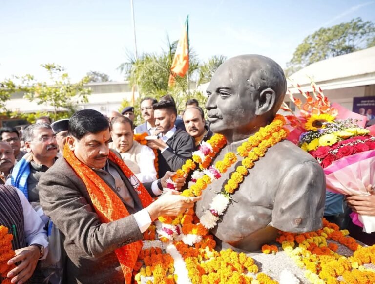 MP BJP: बीजेपी ने प्रदेश सरकार के एक वर्ष की सफलता पर महापुरुषों को किया नमन