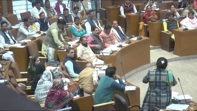 Bhopal Nagar Nigam: राजधानी भोपाल के आईएसबीटी स्थित नगर निगम मुख्यालय में आयोजित नगर निगम परिषद की बैठक में शुक्रवार को जोरदार