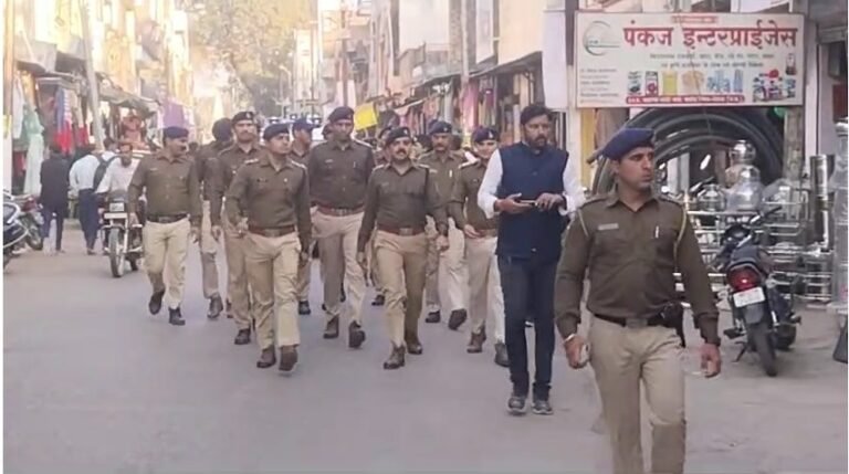 देवास एसपी ने कन्नौद में पैदल भ्रमण कर किया निरीक्षण,सुरक्षा व ट्रैफिक सुधार पर दिए निर्देश