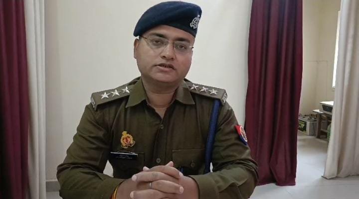 BANDA: गढ़रा नाला पुल के नीचे संदिग्ध परिस्थिति में मिली अज्ञात युवती की लाश, पुलिस जांच में जुटी