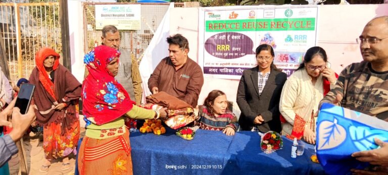 नेकी की दीवार एक सराहनीय पहल, नगर पालिका परिषद स्वच्छता कर्मियों का किया सम्मान