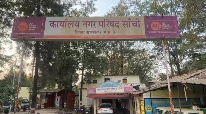 सांची: ग्रीन सिटी का सपना बिखरा, लाखों के ई-रिक्शे कबाड़ में तब्दील