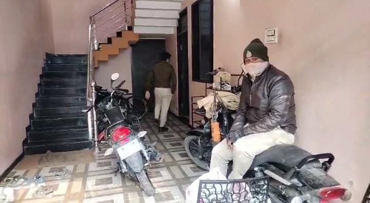 Dhar: सहायक प्रबंधक कनीराम मंडलोई के ठिकानों पर लोकायुक्त की बड़ी कार्रवाई