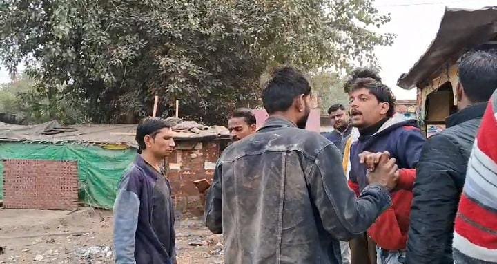 Jalaun: उधार पैसा न देने पर दुकानदार पर दबंगों का हमला, सिर फोड़ा