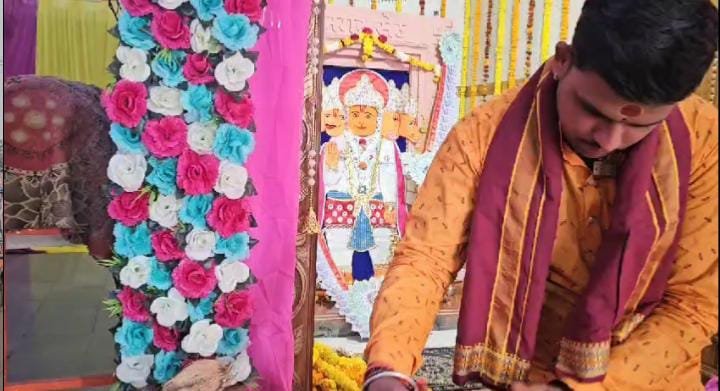 आगर मालवा: हनुमान अष्टमी पर भक्तों का उमड़ा उत्साह, वीर हनुमान मंदिर में निकाली शोभा यात्रा