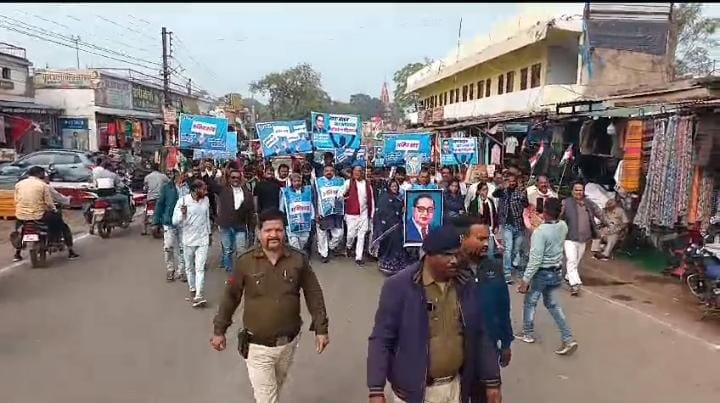 Amit Shah के विरोध में कांग्रेस का पैदल मार्च, राष्ट्रपति के नाम ज्ञापन सौंपा