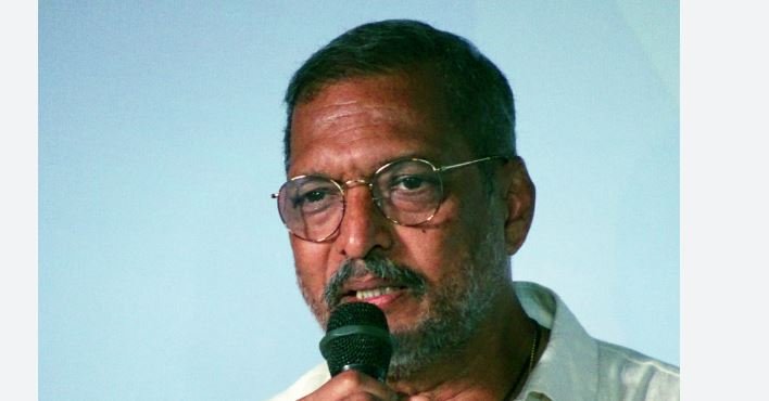 When suraj barjatya who made Salman Khan a star picked up Nana Patekar's shoes