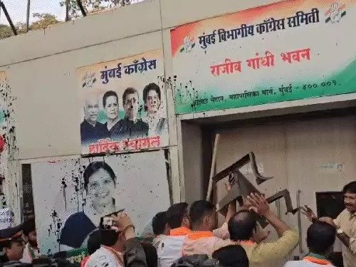 bjp workers vandalise mumbai congress office