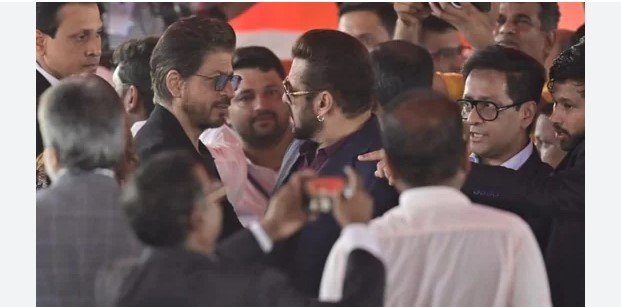 bollywood-took-part-in-cm-oath-ceremony-in-maharshtra