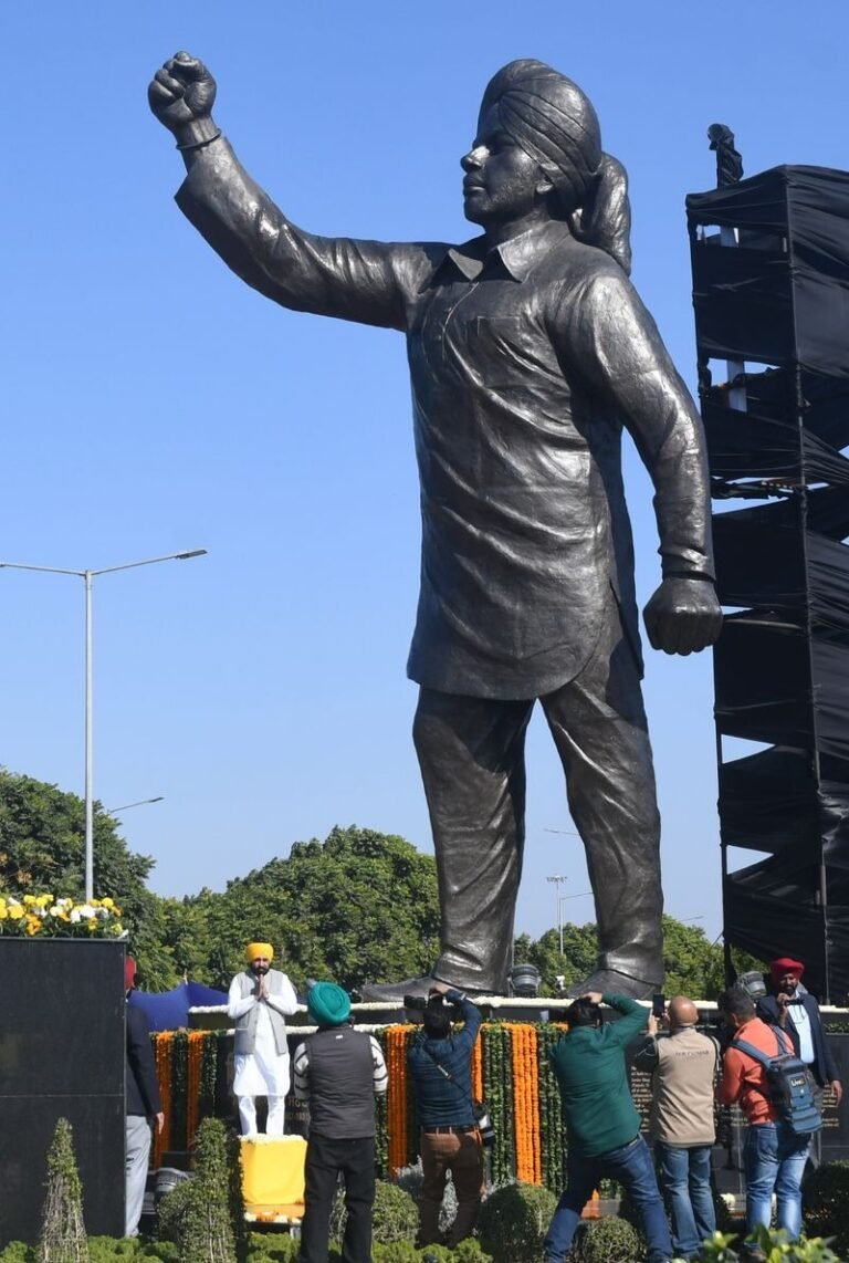 CM Mann unveils 30-foot statue of Bhagat Singh