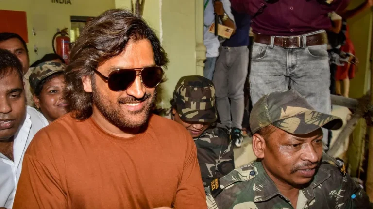 धोनी के रांची स्थित घर में नियम उल्लंघन के आरोप, झारखंड सरकार ने शुरू की जांच