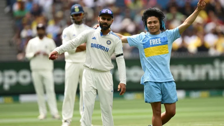 Melbourne Test: मैदान में घुसा फैन, विराट कोहली से मिलने की कोशिश, सुरक्षा पर उठे सवाल
