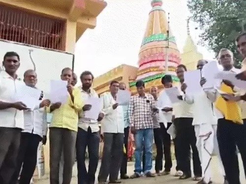 waqf board notice to 103 farmers of maharashtra