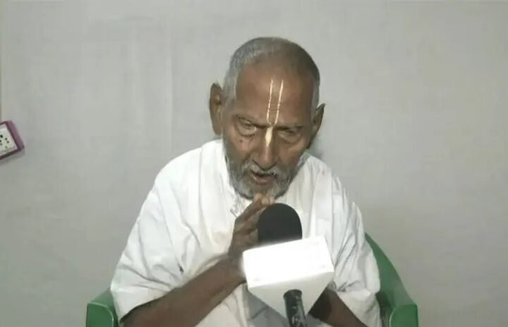  128 years old swami sivananda at mahakumbh 2025  