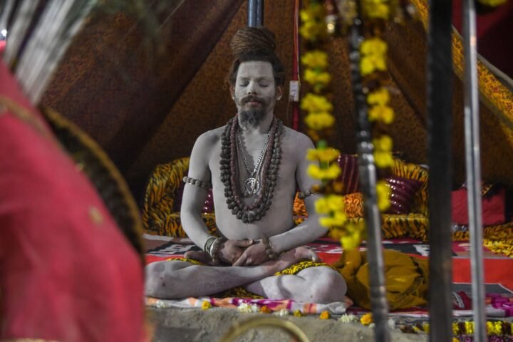 Mahakumbh 2025 naga aghori sadhu funeral ceremony 