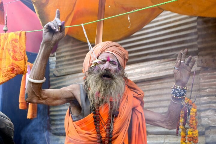 Mahakumbh 2025 naga aghori sadhu funeral ceremony 