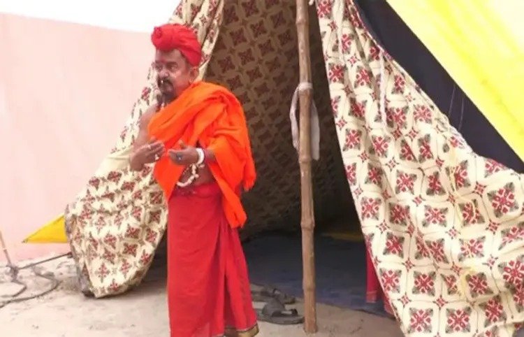Mahakumbh Mela 2025 chhotu baba not taken bathed for 32 years