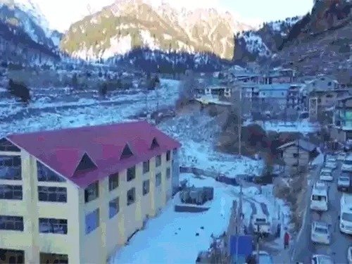 Temperature in Lahaul-Spiti -16.7C Army patrolling in waist-deep snow on LOC