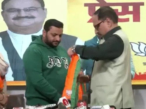 Delhi MCD AAP Councilor BJP Joining Update; Arvind Kejriwal Party Crisis