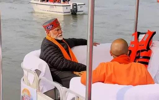 Mahakumbh 2025 PM modi take dip in sangamMahakumbh 2025 PM modi take dip in sangam