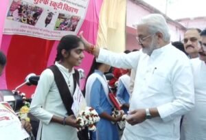 मेधावी विद्यार्थियों का सम्मान