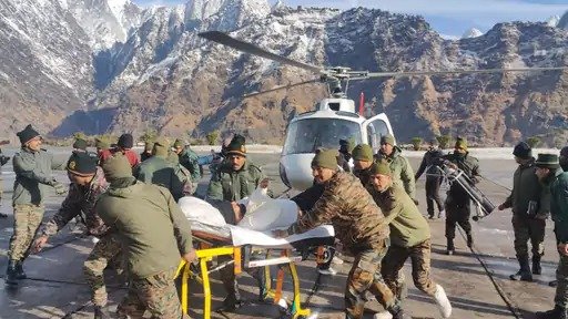 Avalanche in Uttarakhand 22 workers trapped for 24 hours