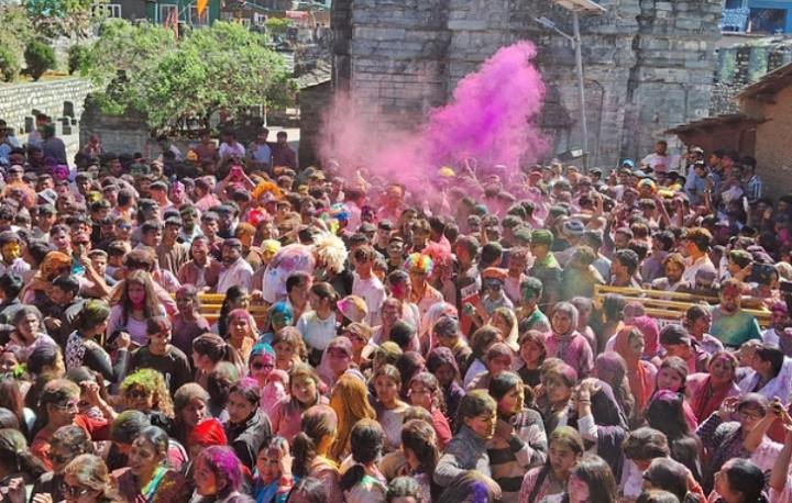Gopinath-Mandir-Holi-Uttarakhand