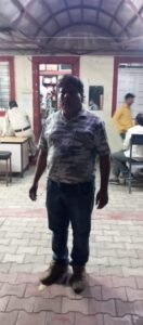 कॉलोनीवासी जिस पर हमला किया गया