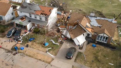 hurricane wreaks havoc in america 33-dead