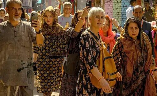 laddus abil gulal showered on devotees 1 million people arrived