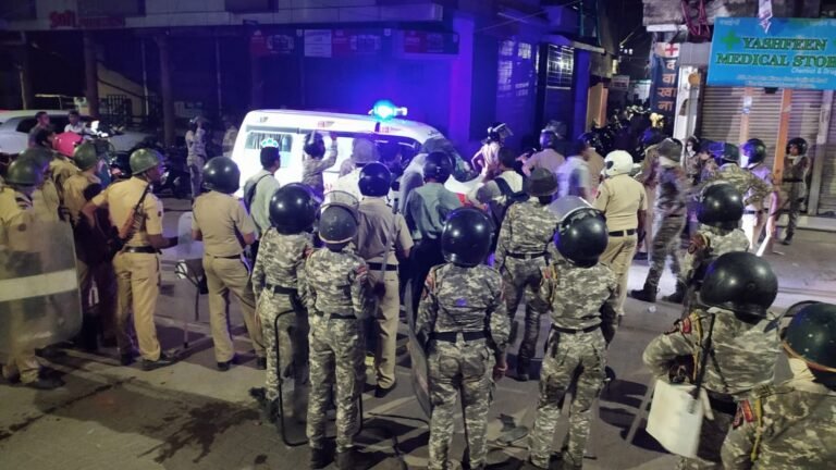  nagpur violence curfew orangzeb grave barriers