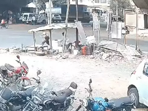 palghar maharashtra Tanker falls from flyover