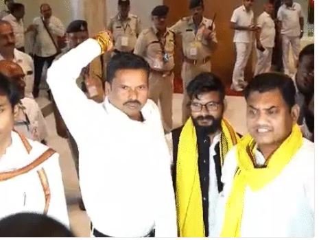 कांग्रेस विधायक हंगामा