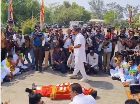 कुंभकर्ण बने कांग्रेस विधायक